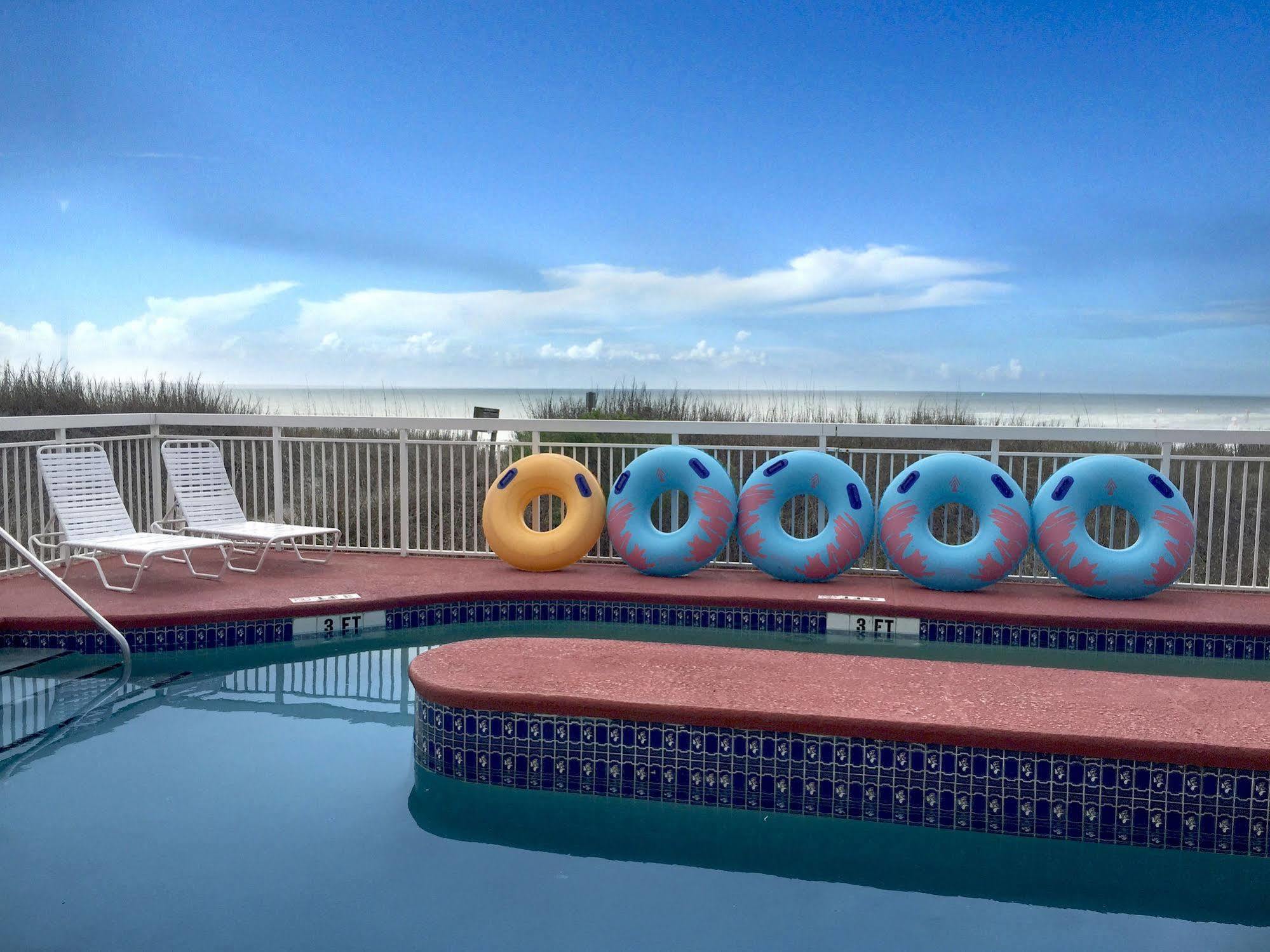 Castaway Beach Inn & Swim Up Bar Норт Мъртъл Бийч Екстериор снимка