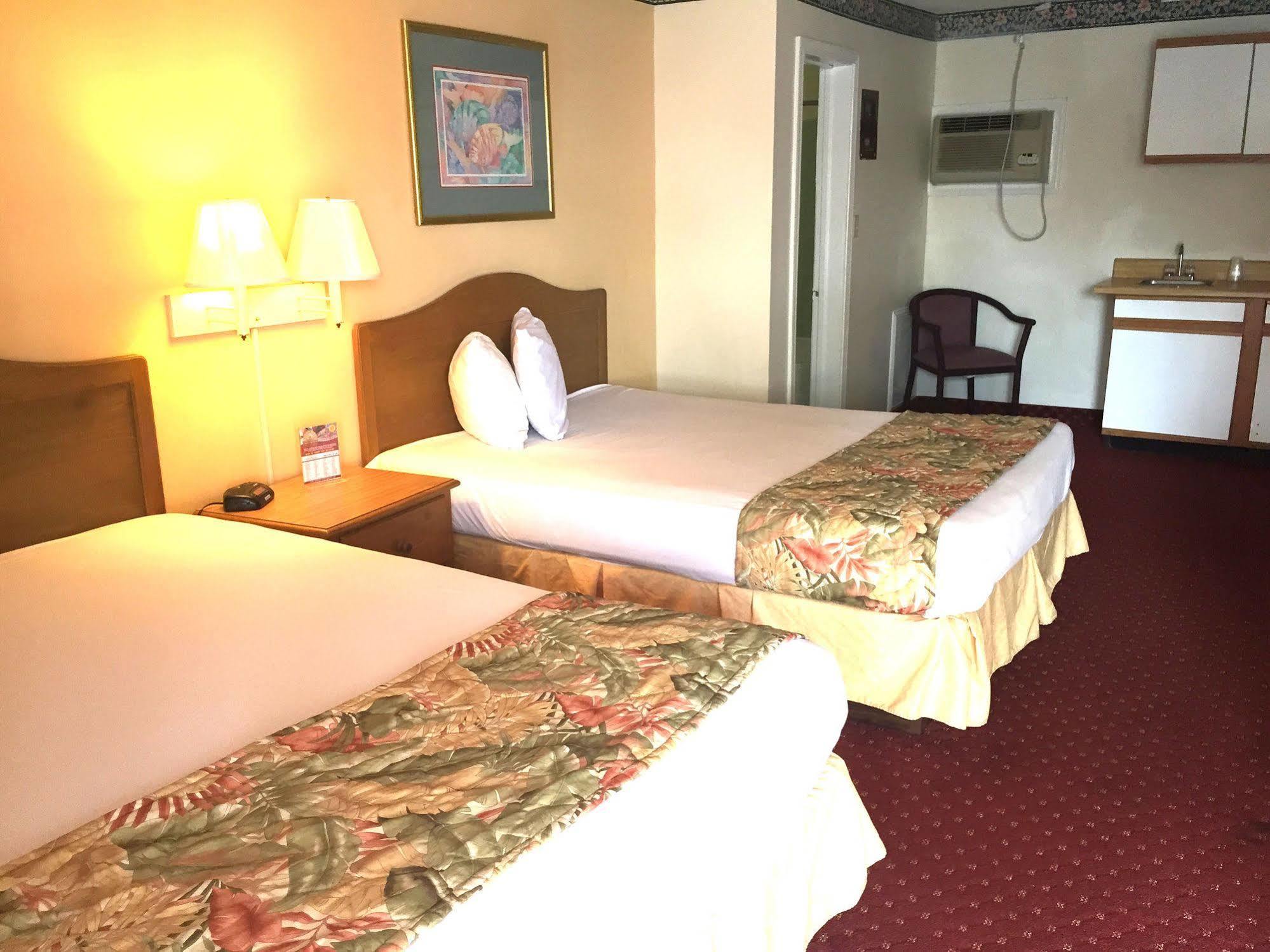 Castaway Beach Inn & Swim Up Bar Норт Мъртъл Бийч Екстериор снимка