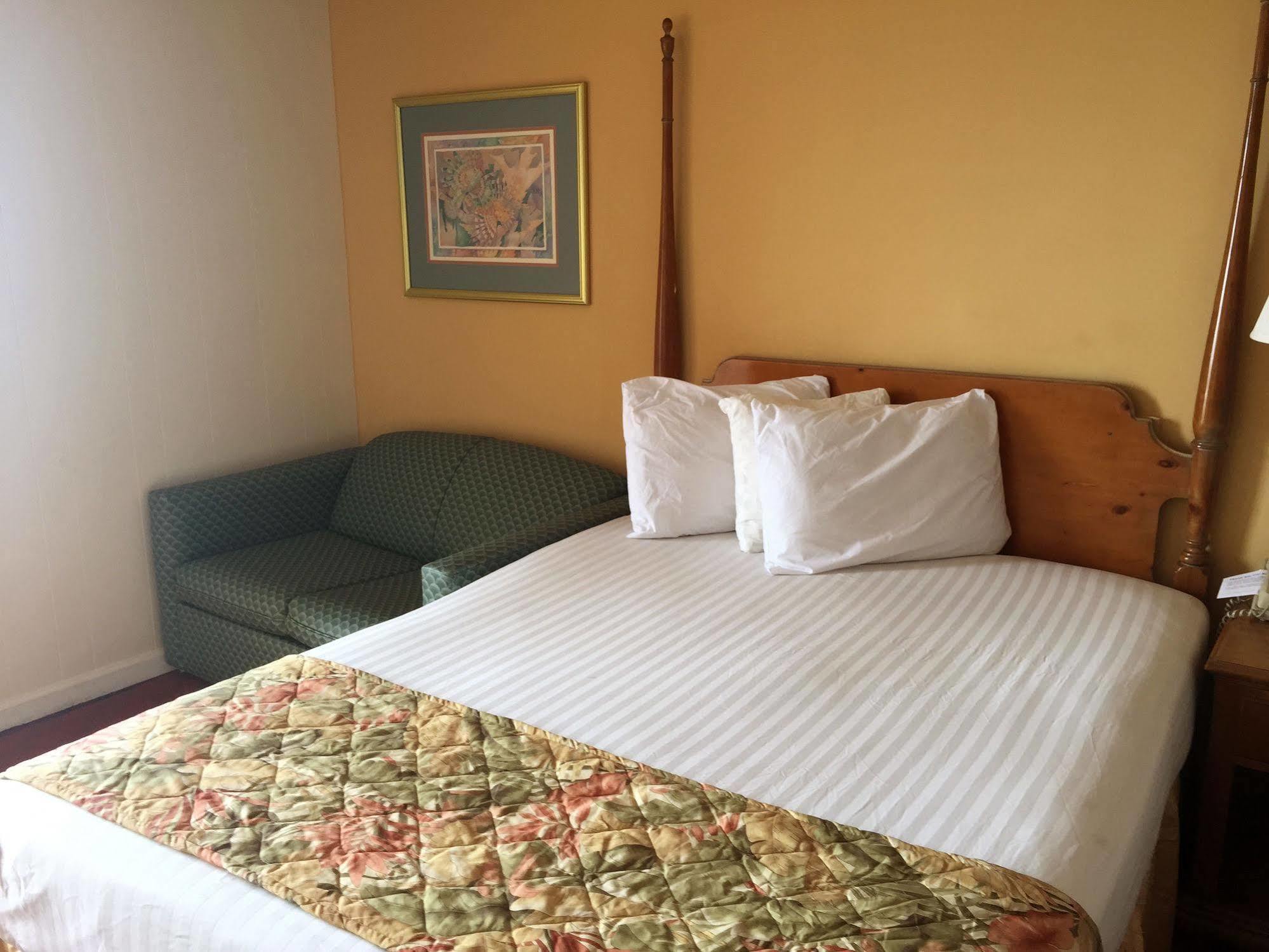 Castaway Beach Inn & Swim Up Bar Норт Мъртъл Бийч Екстериор снимка
